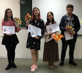 Конкурс чтецов &laquo;Осенняя пора, очей очарованье...&raquo;